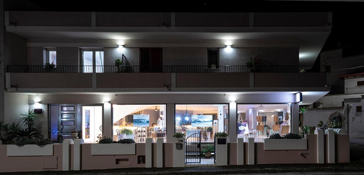 カストリニャーノ・デル・カーポ Adua Art Bed & Breakfast エクステリア 写真